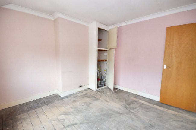 6 Denham Close, Denham, Uxbridge, Buckinghamshire, UB9 4EE 1