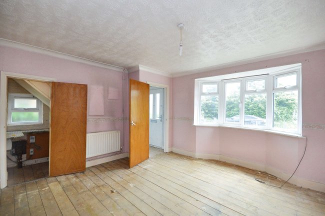 6 Denham Close, Denham, Uxbridge, Buckinghamshire, UB9 4EE 1