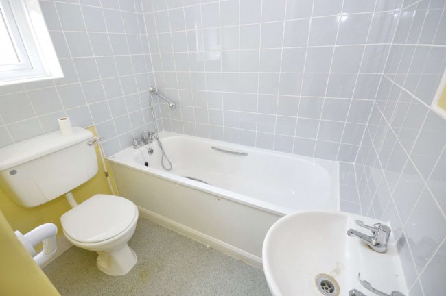 6 Denham Close, Denham, Uxbridge, Buckinghamshire, UB9 4EE 1