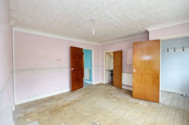 6 Denham Close, Denham, Uxbridge, Buckinghamshire, UB9 4EE 1