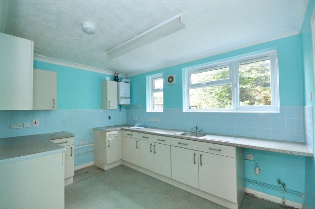 6 Denham Close, Denham, Uxbridge, Buckinghamshire, UB9 4EE 1