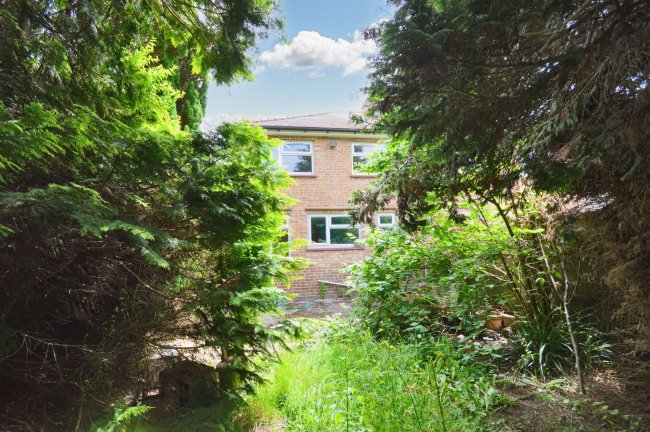 6 Denham Close, Denham, Uxbridge, Buckinghamshire, UB9 4EE 1