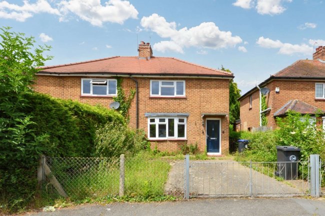 6 Denham Close, Denham, Uxbridge, Buckinghamshire, UB9 4EE 1