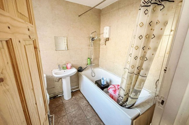 74 Hartington Road, Leicester, LE2 0GN 6