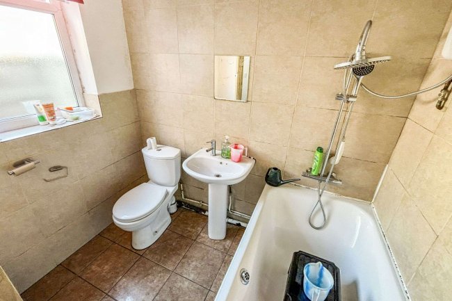 74 Hartington Road, Leicester, LE2 0GN 6