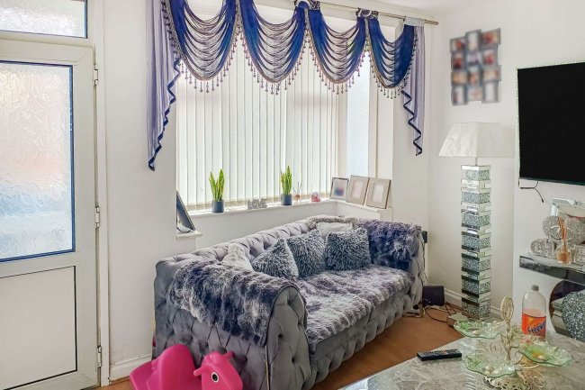 99 Fairfax Road, Leicester, LE4 9EL 5