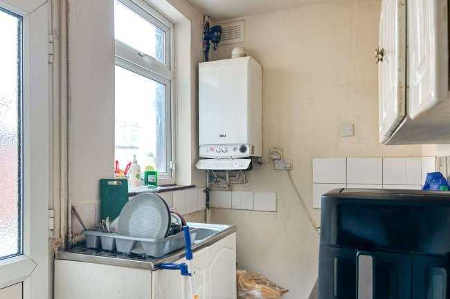 12 Bardolph Street, Leicester, LE4 6EF 7