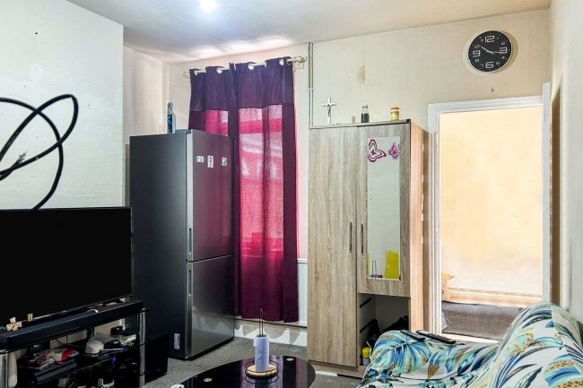 12 Bardolph Street, Leicester, LE4 6EF 7