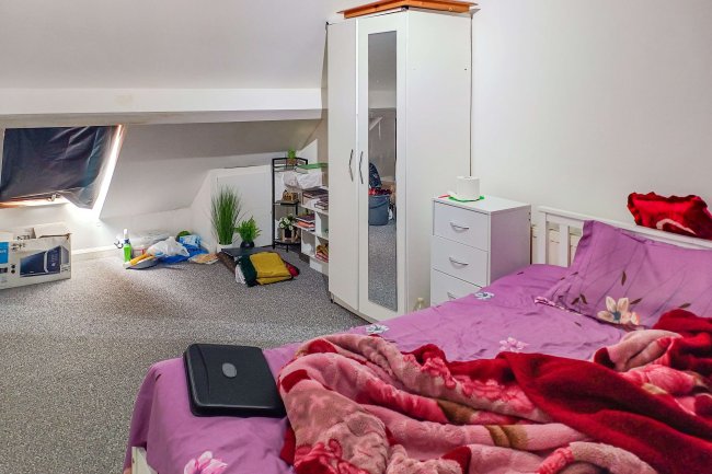 8 Gipsy Road, Leicester, LE4 6QH 1