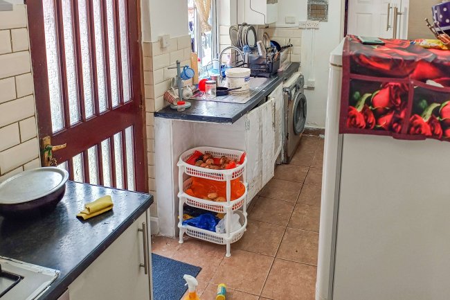 8 Gipsy Road, Leicester, LE4 6QH 1