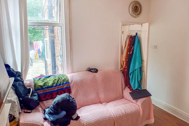 8 Gipsy Road, Leicester, LE4 6QH 1