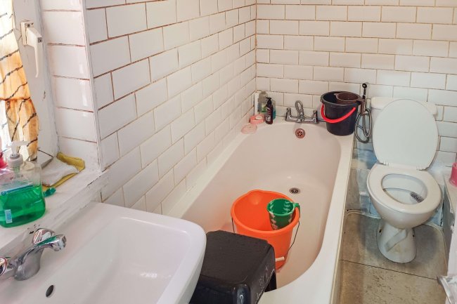 8 Gipsy Road, Leicester, LE4 6QH 1