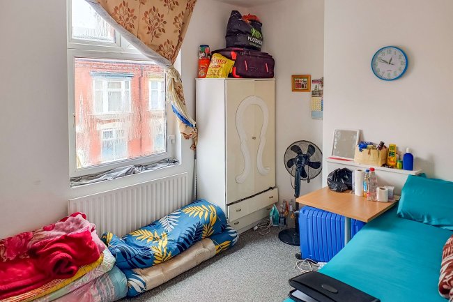 8 Gipsy Road, Leicester, LE4 6QH 1