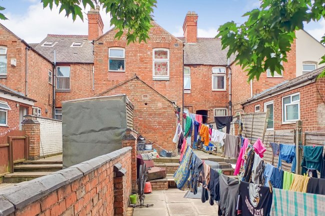 8 Gipsy Road, Leicester, LE4 6QH 1