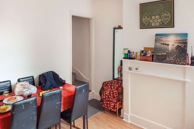 8 Gipsy Road, Leicester, LE4 6QH 1