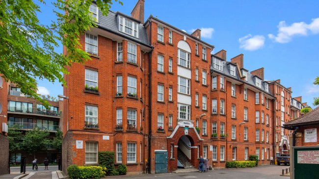 Flat 13 Block C Peabody Estate, Rodney Road, Elephant and Castle, London, SE17 1BE 1