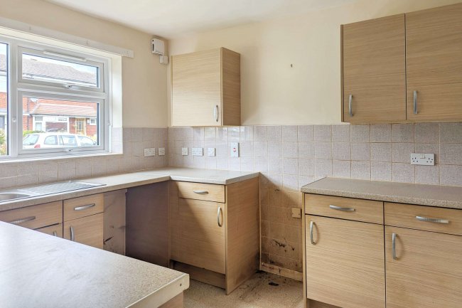 34 Lent Green Lane, Burnham, Slough, SL1 7AP 8