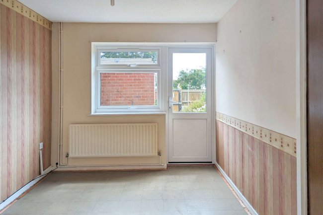 34 Lent Green Lane, Burnham, Slough, SL1 7AP 8