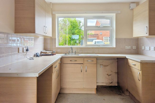 34 Lent Green Lane, Burnham, Slough, SL1 7AP 8