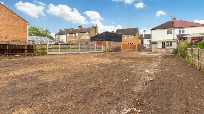 154 Hitchin Street, Biggleswade, Bedfordshire, SG18 8BP 9