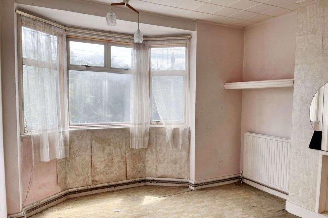 18 Gaston Road, Mitcham, Surrey CR4 2LD 5