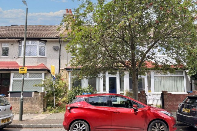 18 Gaston Road, Mitcham, Surrey CR4 2LD 5