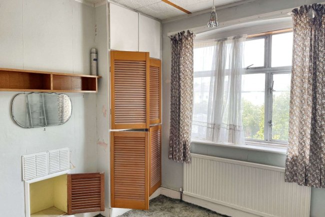 18 Gaston Road, Mitcham, Surrey CR4 2LD 5