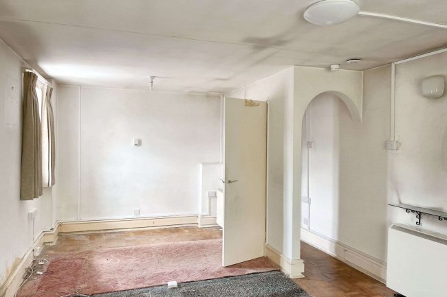 Flat 34 Marlborough House, 5 Inner Park Road, Wimbledon, London SW19 6DX 10
