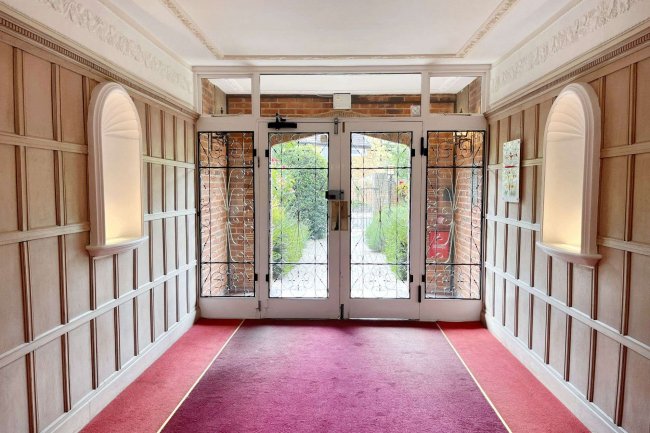 Flat 34 Marlborough House, 5 Inner Park Road, Wimbledon, London SW19 6DX 10