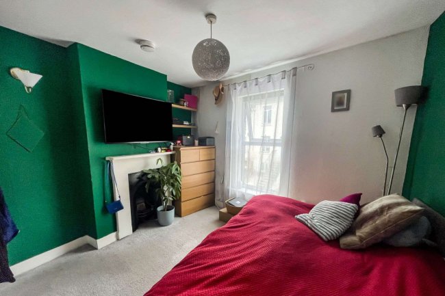 14 Constitution Road, Chatham, Kent. ME5 7DN 5