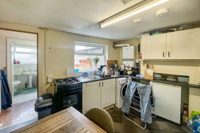 14 Constitution Road, Chatham, Kent. ME5 7DN 5