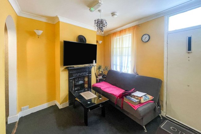 14 Constitution Road, Chatham, Kent. ME5 7DN 5