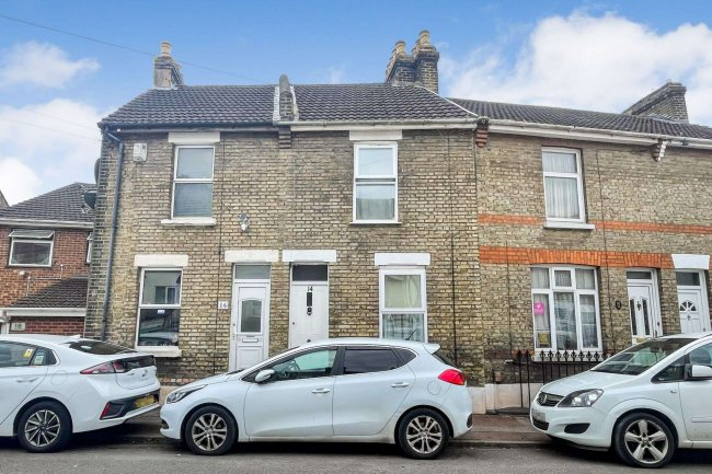 14 Constitution Road, Chatham, Kent. ME5 7DN 5