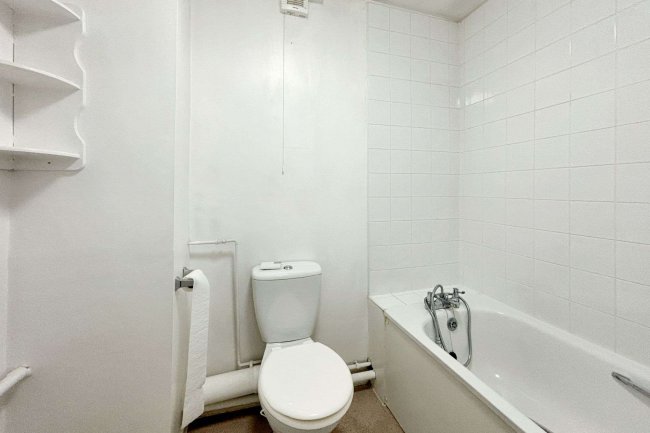 22 Broad Oak Close, Chingford, London, E4 9AX 10