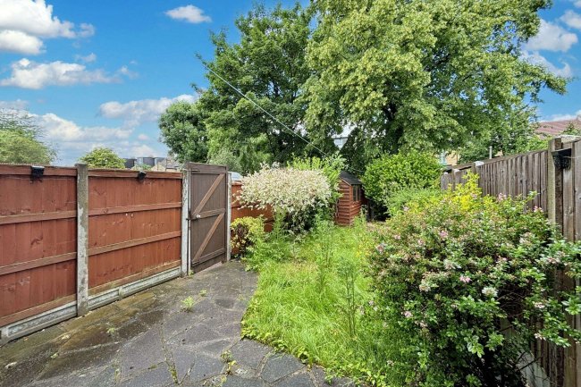 22 Broad Oak Close, Chingford, London, E4 9AX 10