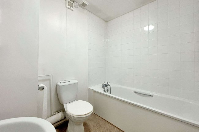 22 Broad Oak Close, Chingford, London, E4 9AX 10