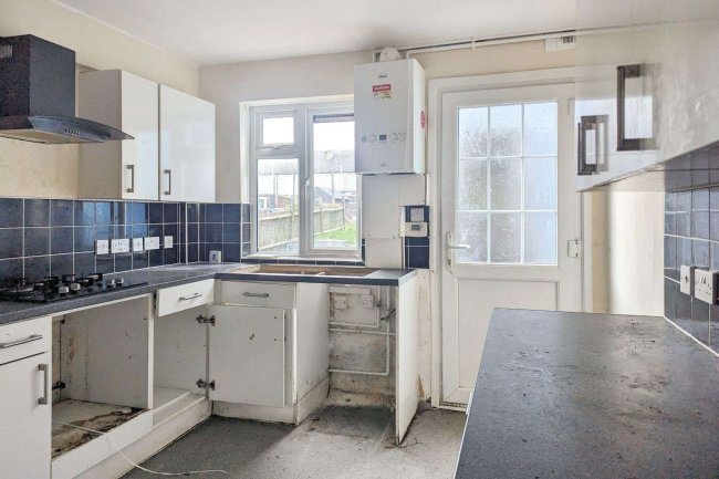 84 Ridge Way, Crayford DA1 3PS 1