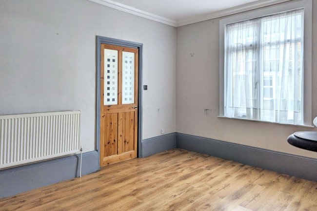 81 West Street, Bexleyheath, Kent, DA7 4BP 4