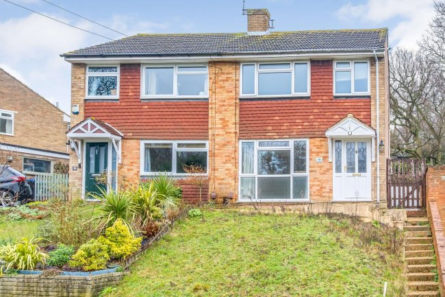 16 Malus Drive, Addlestone, Surrey, KT15 1EP 10