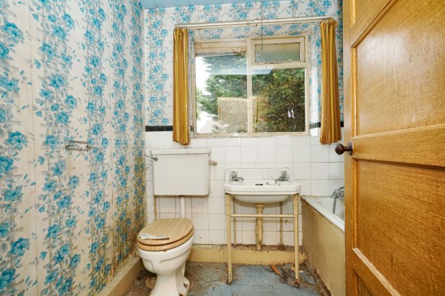 7 Keats Crescent, Radcliffe, M26 3GT 7