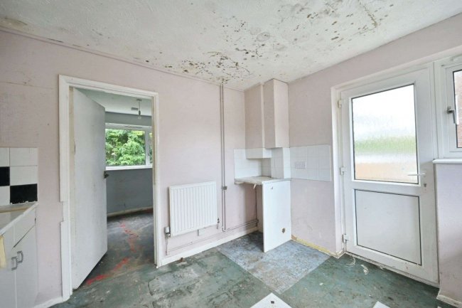 88 Manor Road, Burgess Hill, RH15 0NQ 9