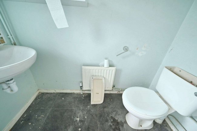 88 Manor Road, Burgess Hill, RH15 0NQ 9