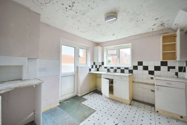 88 Manor Road, Burgess Hill, RH15 0NQ 9