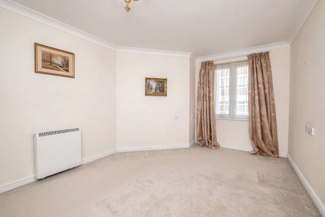 18 Kingsley Court, Windsor Way, Aldershot, GU11 1HZ 1