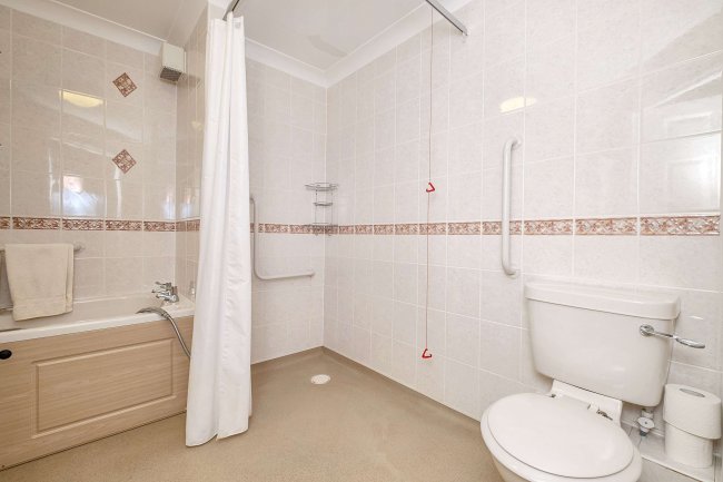 18 Kingsley Court, Windsor Way, Aldershot, GU11 1HZ 1