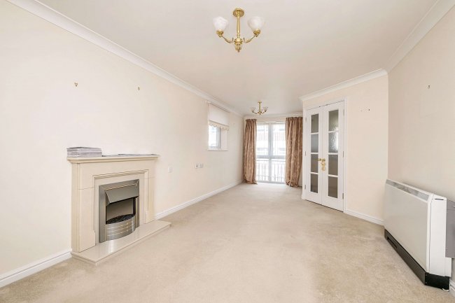 18 Kingsley Court, Windsor Way, Aldershot, GU11 1HZ 1