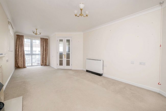 18 Kingsley Court, Windsor Way, Aldershot, GU11 1HZ 1