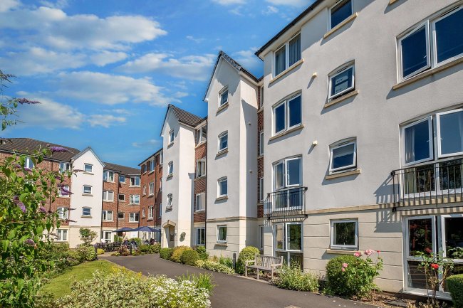 18 Kingsley Court, Windsor Way, Aldershot, GU11 1HZ 1