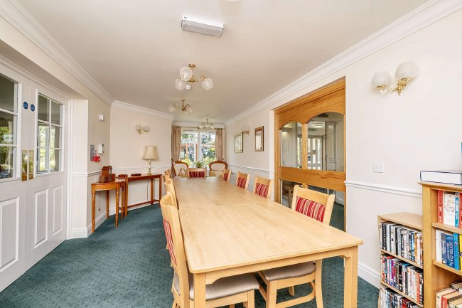 18 Kingsley Court, Windsor Way, Aldershot, GU11 1HZ 1