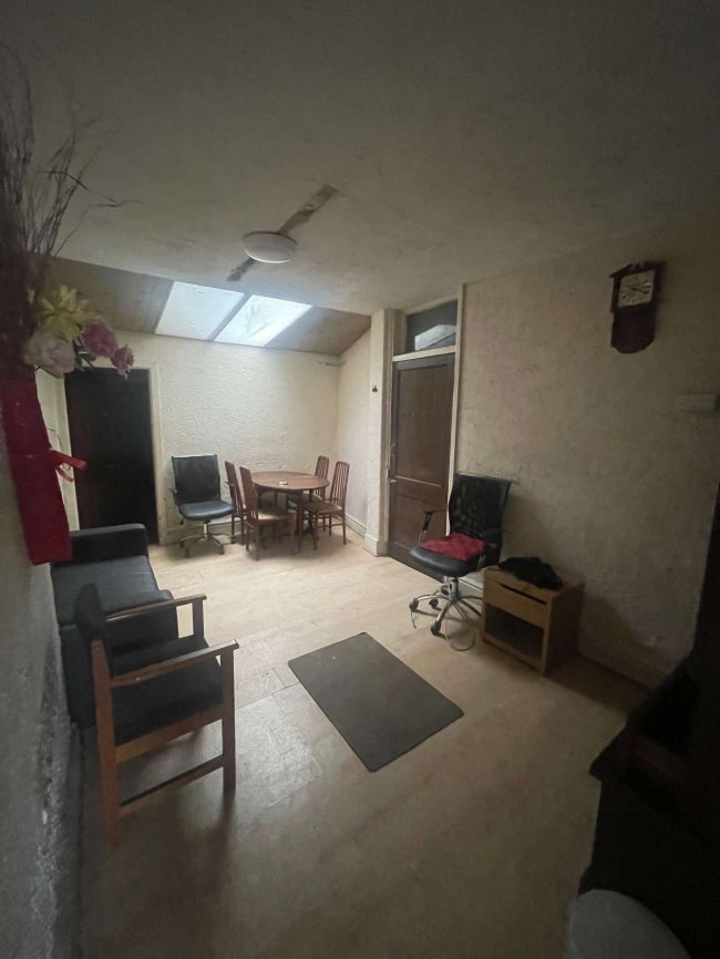 15 High Street, Stoke-on-Trent, ST6 5TE 5